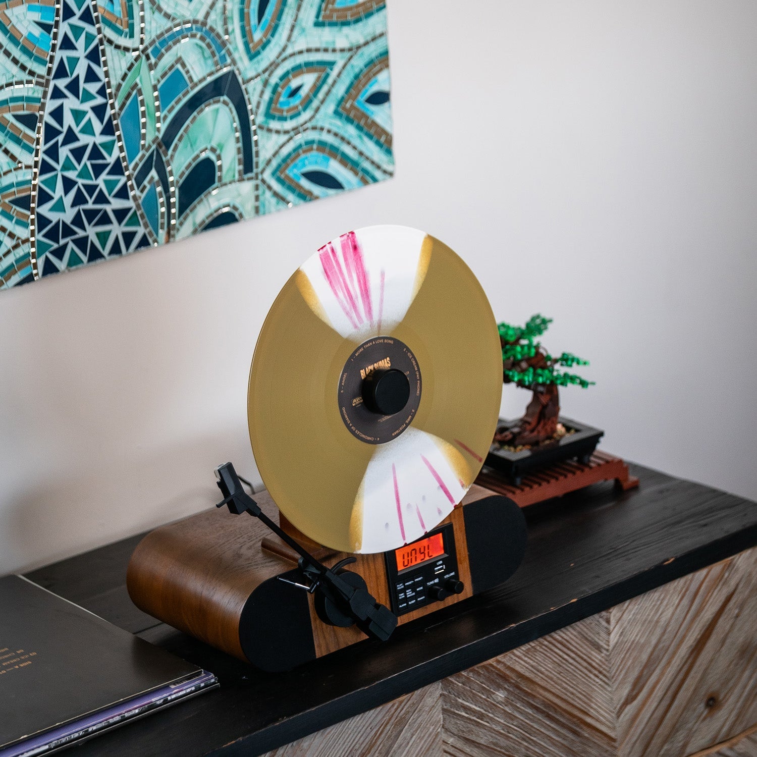Fuse Vert Vertical Vinyl Record Player